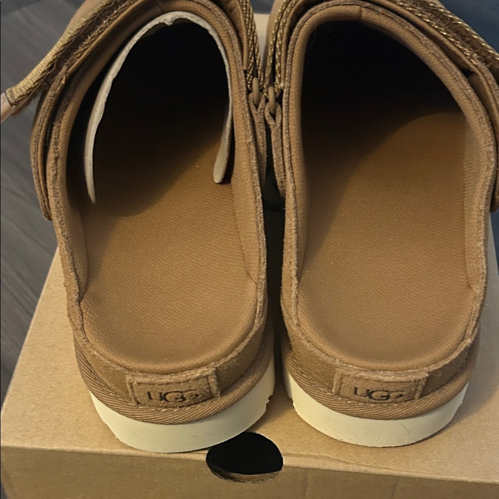 UGG Goldenstar clogs- brand new - Picture 2 of 2